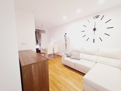 Piso en alquiler en Pamplona, Casco Viejo, con 2 dormitorios, 2 baños y 2 balcones