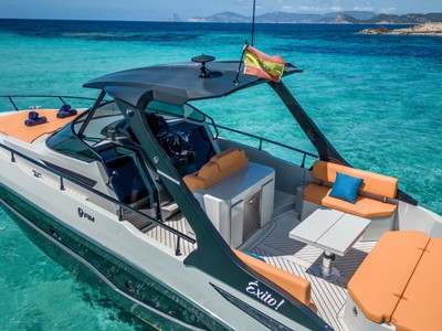 Alquiler FIM 340 Regina Éxito en Ibiza | Charter Day Marina Botafoc