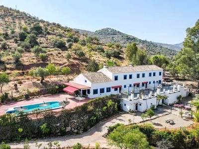 Hotel en venta en Guaro, La Molineta, con 17 dormitorios, 16 baños, 6 plazas de garaje, 5 balcones y 12 terrazas