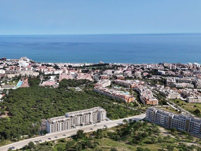 Apartamento de obra nueva en venta en Torremolinos, con 2 dormitorios, 2 baños, plaza de garaje, trastero y 17 terrazas
