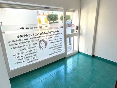 Local en venta en Vélez Málaga, con baño