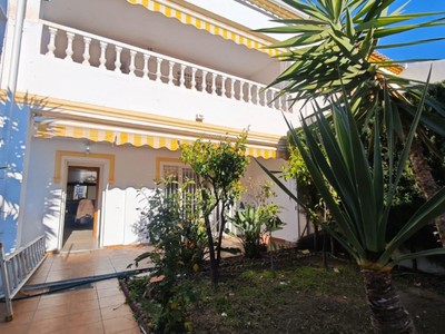 Chalet en venta en Torre Del Mar, Viña Malaga, con 3 dormitorios, 4 baños, 2 aseos, 2 plazas de garaje, trastero, balcón, terraza y terreno