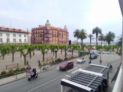 Piso en alquiler temporal en Castro Urdiales, Centro, con 3 dormitorios, baño y 2 terrazas