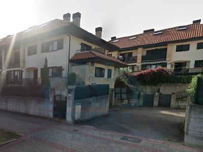 Chalet en venta en Castro Urdiales, Samano, con 5 dormitorios, 4 baños, 2 plazas de garaje, trastero, 3 terrazas y terreno