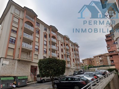 Piso en venta en Castro Urdiales, con 3 dormitorios, 2 baños y terraza