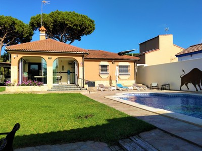 Chalet en venta en Chiclana De La Frontera, Cerromolino, con 4 dormitorios, 2 baños, 5 plazas de garaje, trastero y terreno