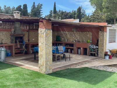 ZONA BARBACOA Y TRASTERO