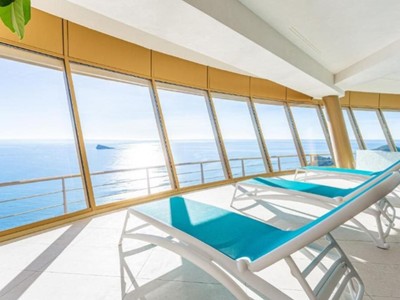 Apartamento en venta en Benidorm, con 2 dormitorios y 2 baños