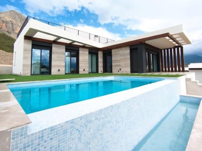 Casa en venta en Polop, con 3 dormitorios y 2 baños