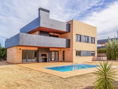 Chalet en venta en Bétera, con 5 dormitorios y 5 baños