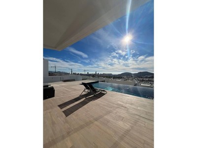 Chalet en venta en Finestrat, con 4 dormitorios y 5 baños