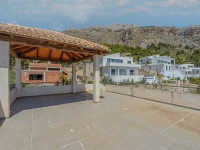 Chalet en venta en Altea, con 4 dormitorios y 4 baños