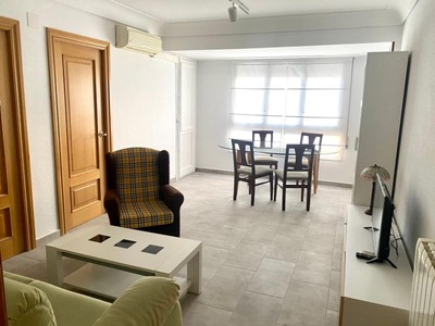 Piso en alquiler en Zaragoza, La Almozara, con 3 dormitorios, baño y terraza