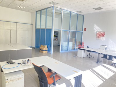 Oficina en alquiler en Zaragoza, Polígono Industrial Plaza, con 2 baños
