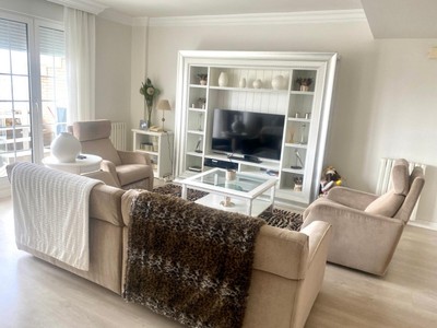 Ático en venta en Zaragoza, Casablanca, con 3 dormitorios, 2 baños, 2 plazas de garaje, trastero, balcón y 2 terrazas