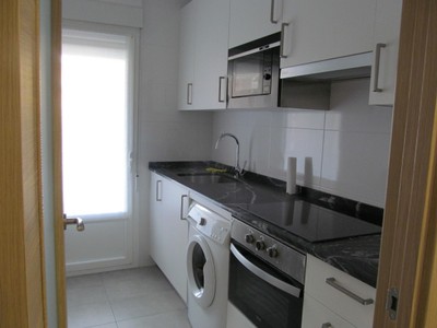 Piso en alquiler en Derio, con 3 dormitorios, baño y balcón