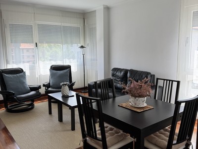 Piso en alquiler en Sondika, con 2 dormitorios, 2 baños, plaza de garaje, trastero y balcón