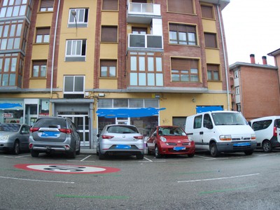 Lonja en venta en Derio, con aseo