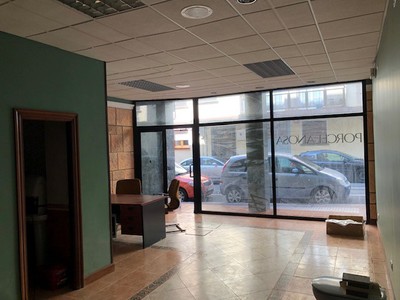 Lonja en venta en Sondika, con baño