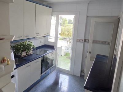 Piso en venta en Sondika, con 4 dormitorios, 2 baños, trastero y 3 balcones