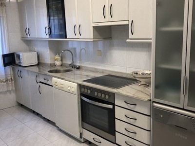 Piso en alquiler en Sondika, con 2 dormitorios, baño y balcón