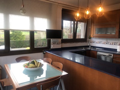 Piso en venta en Lezama, con 5 dormitorios, 3 baños, plaza de garaje, trastero, terraza y terreno