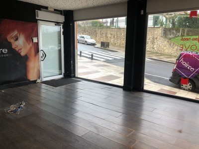 Lonja en alquiler en Sondika, con baño