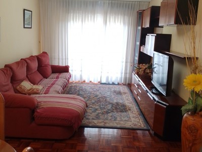 Piso en alquiler en Derio, con 3 dormitorios, 2 baños, plaza de garaje y balcón