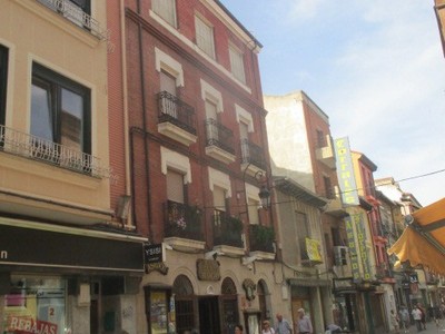 Piso en venta en Aranda De Duero, con 3 dormitorios, baño y 16 balcones