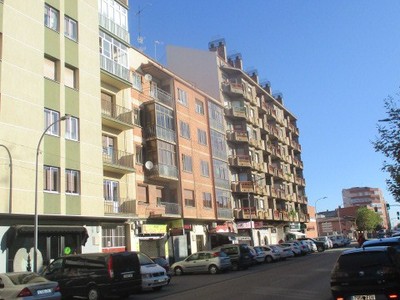 Piso en venta en Aranda De Duero, con 4 dormitorios, baño, trastero y terraza