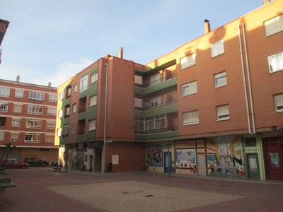 Apartamento en venta en Aranda De Duero, con 1 dormitorio, baño, trastero y terraza