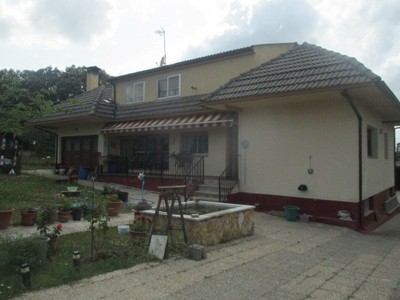 Chalet en venta en Aranda De Duero, La Calabaza, con 5 dormitorios, 3 baños, 3 plazas de garaje, 2 terrazas y terreno