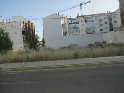 Piso en venta en Aranda De Duero, Plaza De Toros, con 1 dormitorio, baño, plaza de garaje y trastero