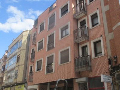 Piso en venta en Aranda De Duero, con 2 dormitorios, 2 baños, trastero, balcón y terraza
