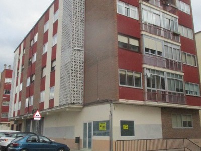 Locales en venta en Aranda De Duero, Santa Catalina, con aseo