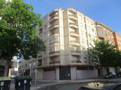 Piso en venta en Aranda De Duero, Plaza De Toros, con 3 dormitorios, baño, trastero y 2 terrazas