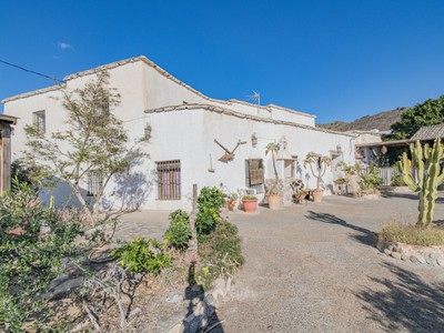 Casa rural en venta en Albuñol, con 7 dormitorios, 3 baños, plaza de garaje, trastero y terreno