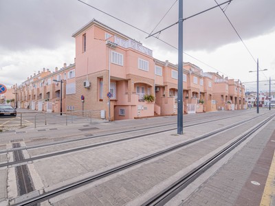 Adosado en venta en Armilla, con 3 dormitorios, 2 baños, 2 aseos y 3 plazas de garaje