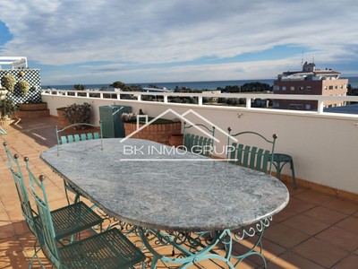 Ático en venta en Benicarló, con 3 dormitorios, 2 baños, plaza de garaje, trastero y terraza