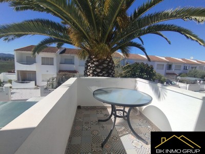 Apartamento en venta en Peñiscola, Urb. Peñismar I, con 3 dormitorios, baño, terraza y terreno