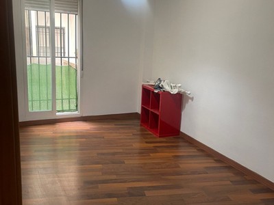 Piso en venta en Paterna, con 2 dormitorios, baño, plaza de garaje y balcón