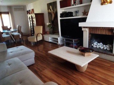 Adosado en venta en Paterna, con 5 dormitorios, 3 baños, 2 plazas de garaje, trastero, balcón y terreno