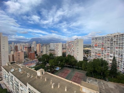 Apartamento en venta en Benidorm, R. Loix - Playa Levante, con 2 dormitorios, 2 baños, plaza de garaje y terraza