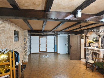 Casa en venta en Bargas, con 3 dormitorios, 2 baños y aseo