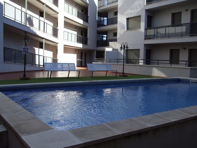 Apartamento en alquiler vacacional en Lampolla, con 2 dormitorios, baño, plaza de garaje, balcón y terraza
