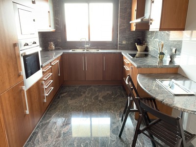 Apartamento en alquiler vacacional en Lampolla, con 2 dormitorios, 2 baños y balcón