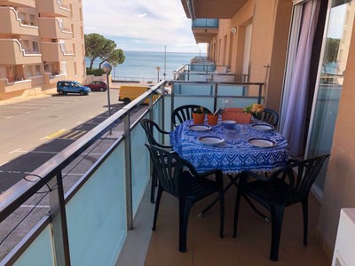 Apartamento en alquiler vacacional en Lampolla, con 3 dormitorios, 2 baños, plaza de garaje y balcón