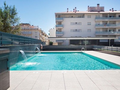 Apartamento en alquiler vacacional en Lampolla, con 2 dormitorios, 2 baños, plaza de garaje y balcón
