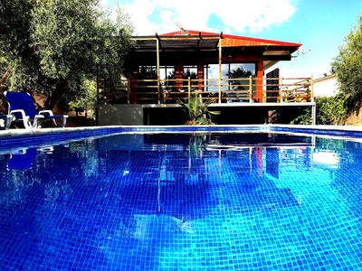 Chalet en alquiler vacacional en Lampolla, con 4 dormitorios, 2 baños, terraza y terreno