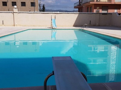 Apartamento en alquiler vacacional en Lampolla, con 3 dormitorios, baño y balcón